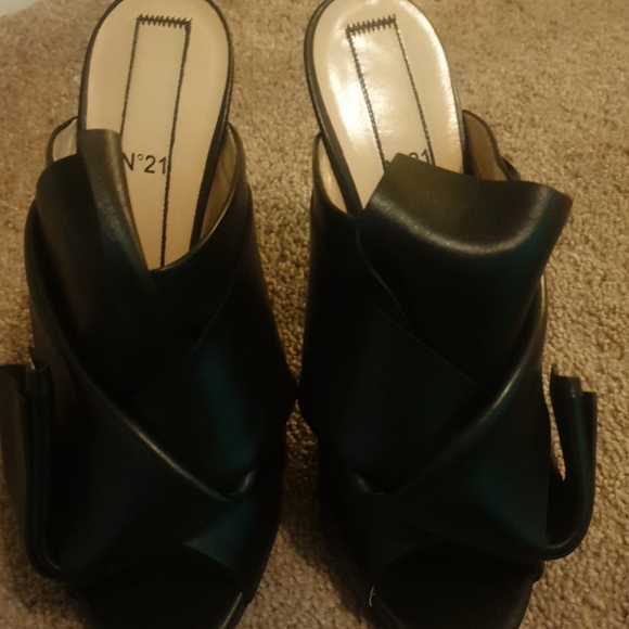 Slippers - Picture 3 of 3